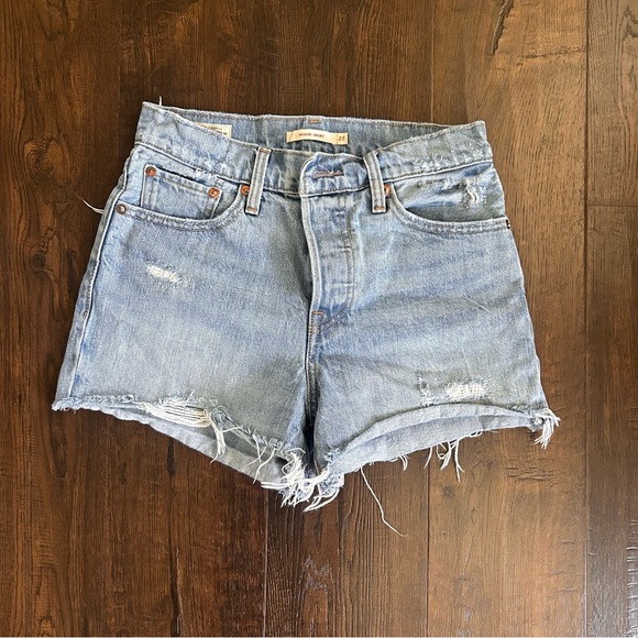 Levi’s wedgie fit cut off denim shorts - Picture 1 of 3